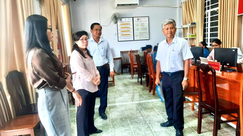 Người dân An Giang làm thủ tục hành chính không phụ thuộc địa giới- Ảnh 2.
