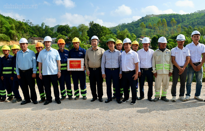 Phó Thủ tướng Thường trực Phạm Gia Túc đôn đốc tiến độ cao tốc Đồng Đăng - Trà Lĩnh, sớm đưa vào khai thác phục vụ nhân dân- Ảnh 2.