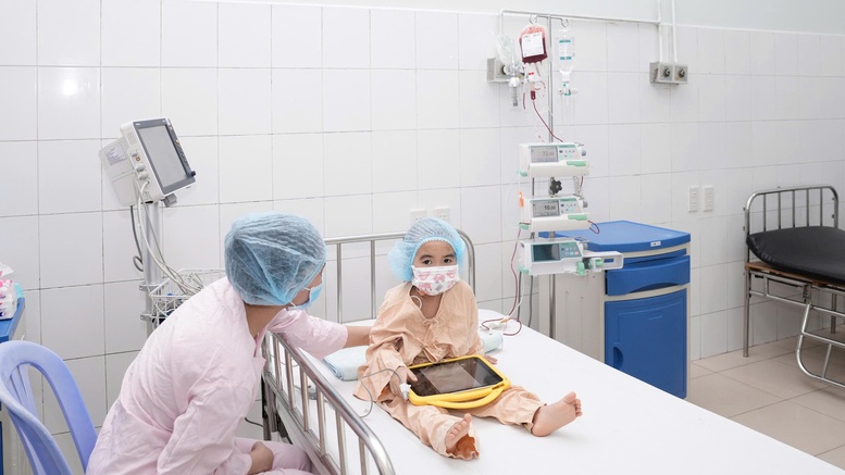 Em bé 1 tuổi rưỡi hiến tủy thành công cứu chị gái- Ảnh 1.