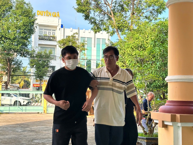 Lại hoãn xử vụ tài xế gây tai nạn làm nữ sinh tử vong ở Vĩnh Long- Ảnh 2.