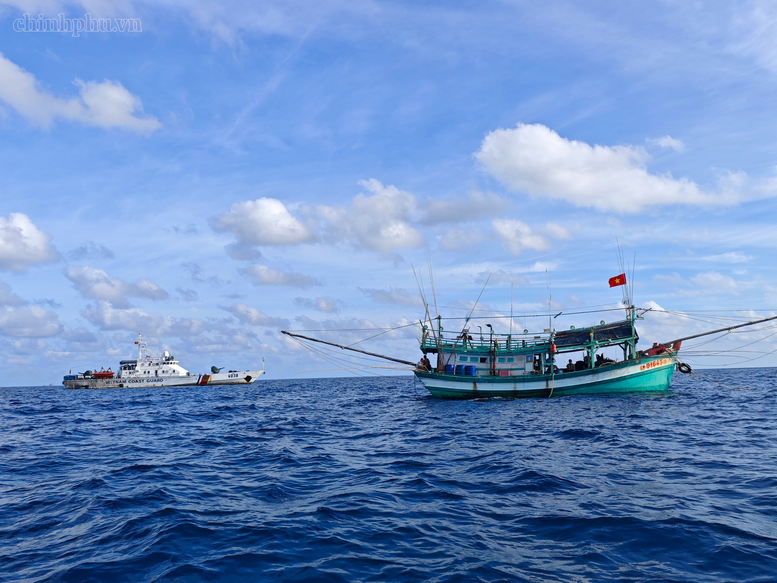 Chung sức gỡ 'thẻ vàng' IUU, giữ bình yên trên biển- Ảnh 1.