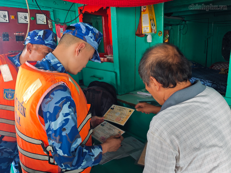 Chung sức gỡ 'thẻ vàng' IUU, giữ bình yên trên biển- Ảnh 2.