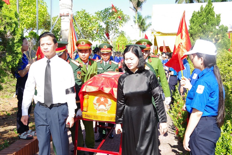 Quảng Trị truy điệu, an táng 30 hài cốt liệt sĩ mới quy tập- Ảnh 1.
