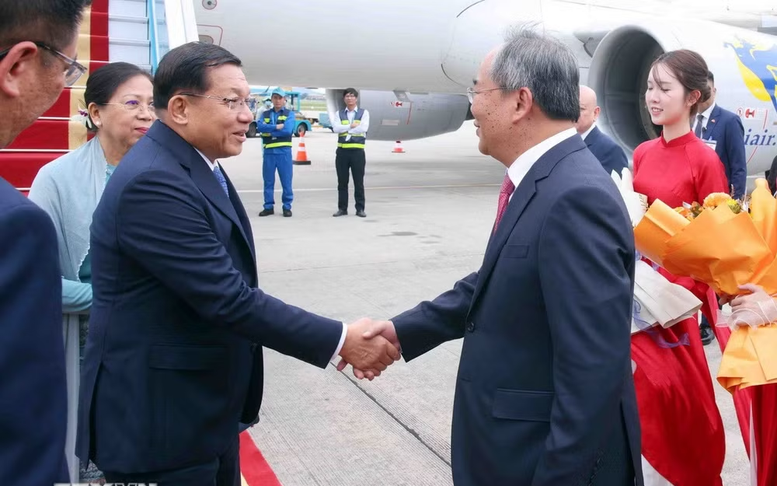 Tổng thống Myanmar và Phu nhân đến Hà Nội, bắt đầu thăm chính thức Việt Nam