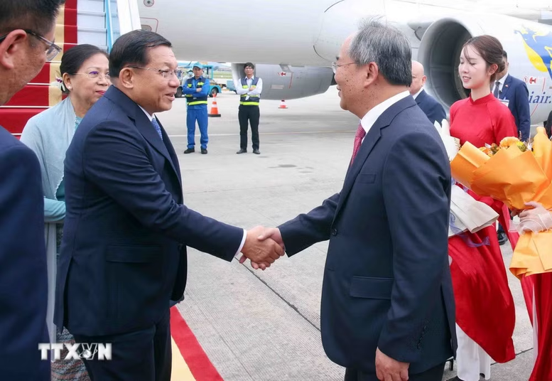 Tổng thống Myanmar và Phu nhân đến Hà Nội, bắt đầu thăm chính thức Việt Nam- Ảnh 1.