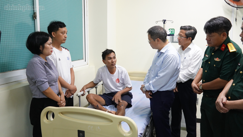 32 ngư dân tàu QNa 90859 TS gặp nạn trên biển trở về địa phương- Ảnh 2.