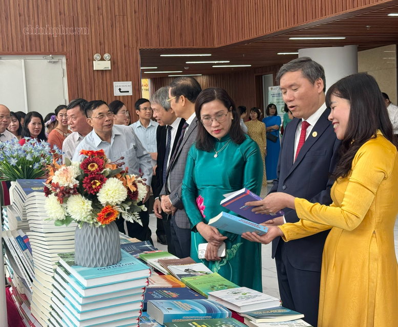 Khai mạc Không gian trưng bày 'Địa lý nhân văn - Kiến tạo phát triển'- Ảnh 2.