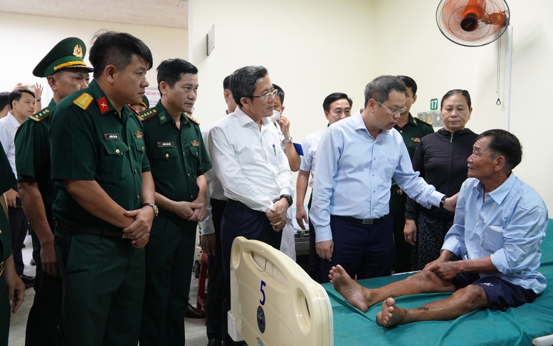 32 ngư dân tàu QNa 90859 TS gặp nạn trên biển trở về địa phương