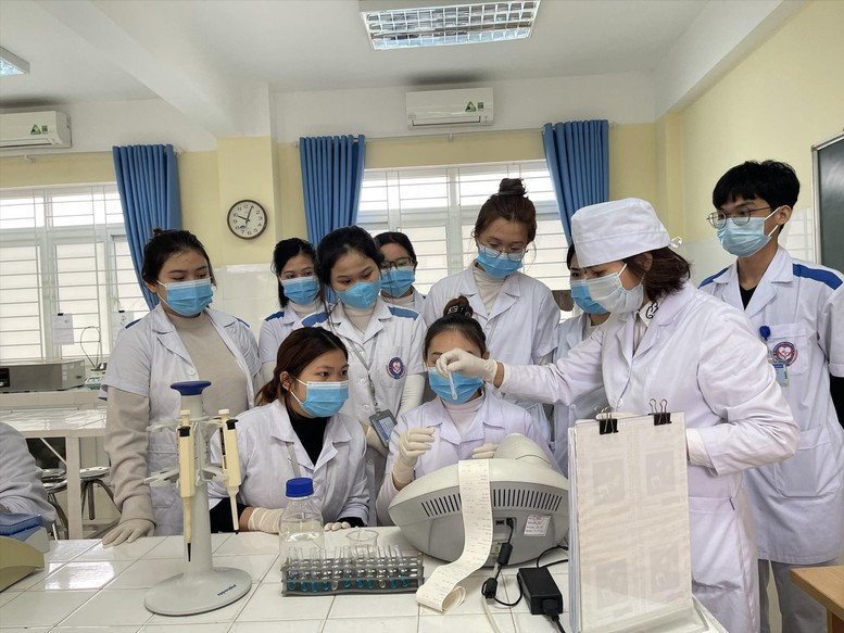 Sẽ có 2 kỳ kiểm tra năng lực hành nghề với 4 chức danh bác sĩ năm 2027- Ảnh 1.