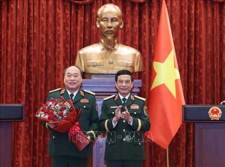 Tổng Bí thư, Chủ tịch nước Tô Lâm trao Quyết định thăng quân hàm Thượng tướng cho đồng chí Lê Quang Đạo- Ảnh 3.