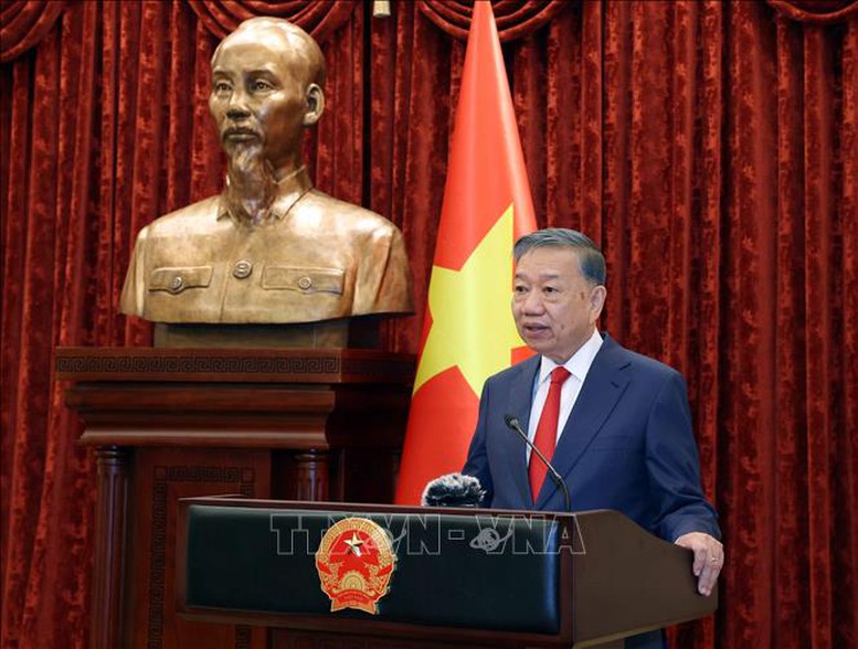 Tổng Bí thư, Chủ tịch nước Tô Lâm trao Quyết định thăng quân hàm Thượng tướng cho đồng chí Lê Quang Đạo- Ảnh 2.