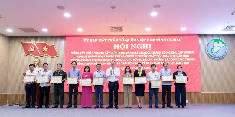 Phân Bón Cà Mau nhận Bằng khen của Chủ tịch UBND tỉnh Cà Mau- Ảnh 1.