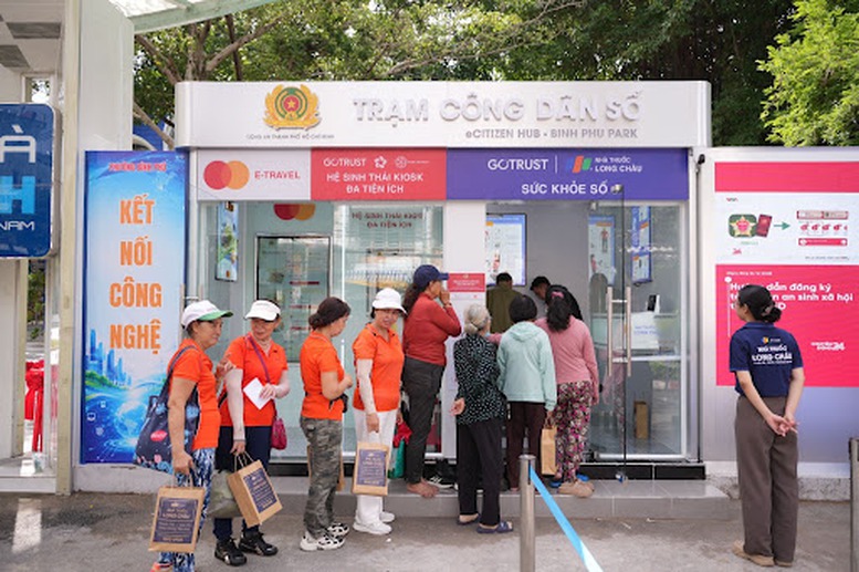 Long Châu tự hào là đối tác y tế duy nhất đồng hành với TPHCM triển khai 168 Trạm Công dân số- Ảnh 5.