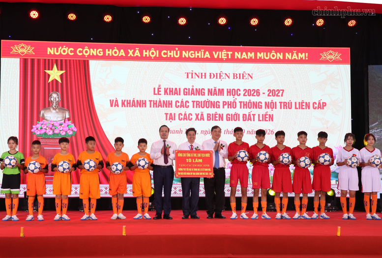 Ph&oacute; Thủ tướng Thường trực Phạm Gia T&uacute;c dự Lễ khai giảng năm học mới tại Điện Bi&ecirc;n- Ảnh 4.