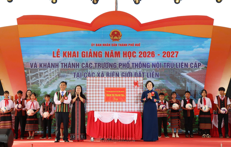 Phó Thủ tướng Phạm Thị Thanh Trà dự lễ khai giảng, khánh thành Trường Phổ thông nội trú A Lưới 3 (TP. Huế)- Ảnh 4.