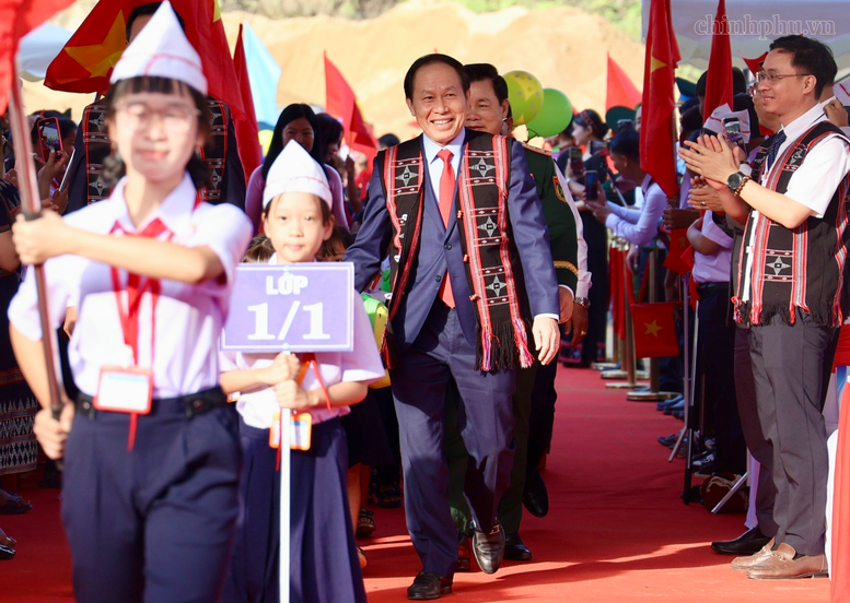 Phó Thủ tướng Lê Tiến Châu dự Lễ khánh thành Trường Phổ thông Dân tộc nội trú TH&THCS Tây Giang- Ảnh 1.