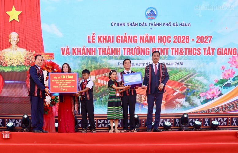 Phó Thủ tướng Lê Tiến Châu dự Lễ khánh thành Trường Phổ thông Dân tộc nội trú TH&THCS Tây Giang- Ảnh 6.