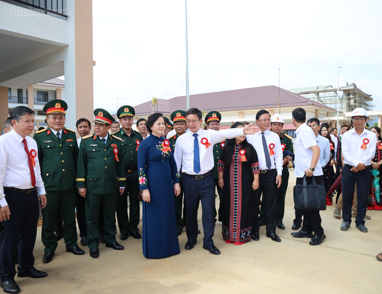 Phó Thủ tướng Phạm Thị Thanh Trà dự lễ khai giảng, khánh thành Trường Phổ thông nội trú A Lưới 3 (TP. Huế)- Ảnh 7.