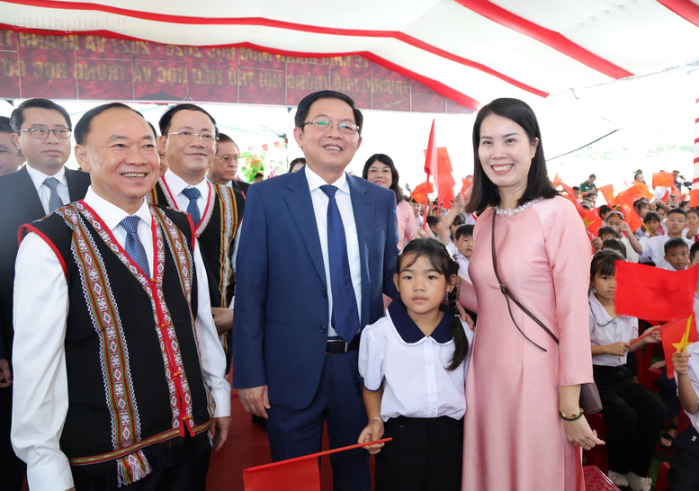 Phó Thủ tướng Hồ Quốc Dũng dự khánh thành trường nội trú liên cấp tại xã Ia Púch, Gia Lai- Ảnh 1.