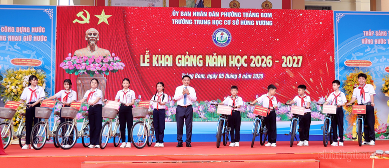 Phó Thủ tướng Nguyễn Văn Thắng chung vui ngày khai giảng với học sinh Đồng Nai- Ảnh 5.