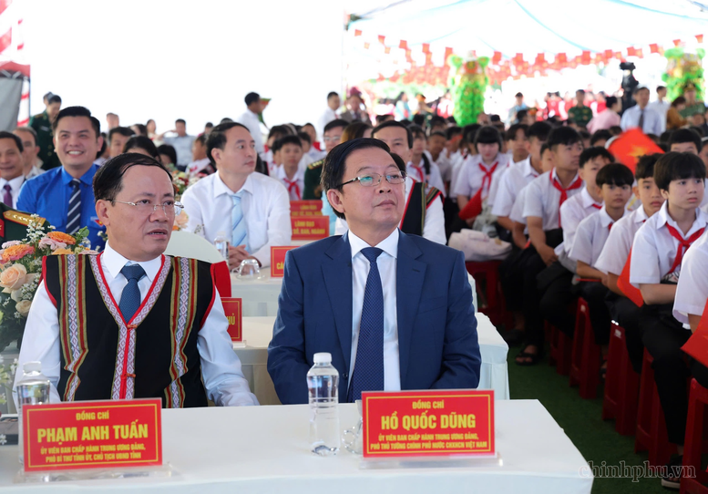 Phó Thủ tướng Hồ Quốc Dũng dự khánh thành trường nội trú liên cấp tại xã Ia Púch, Gia Lai- Ảnh 2.