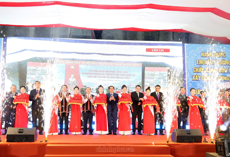 Phó Thủ tướng Hồ Quốc Dũng dự khánh thành trường nội trú liên cấp tại xã Ia Púch, Gia Lai- Ảnh 4.