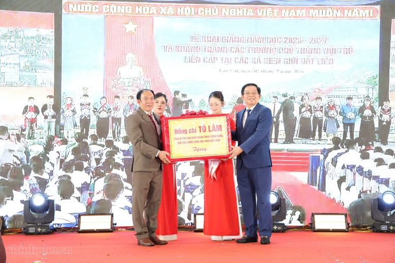Phó Thủ tướng Hồ Quốc Dũng dự khánh thành trường nội trú liên cấp tại xã Ia Púch, Gia Lai- Ảnh 5.