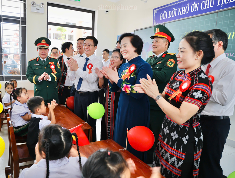 Phó Thủ tướng Phạm Thị Thanh Trà dự lễ khai giảng, khánh thành Trường Phổ thông nội trú A Lưới 3 (TP. Huế)- Ảnh 8.