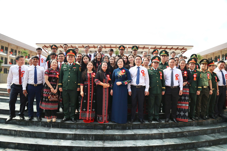 Phó Thủ tướng Phạm Thị Thanh Trà dự lễ khai giảng, khánh thành Trường Phổ thông nội trú A Lưới 3 (TP. Huế)- Ảnh 9.