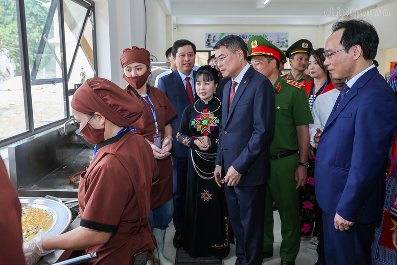 Thủ tướng: Năm học 2026-2027 sẽ mở ra giai đoạn phát triển mới của giáo dục Việt Nam- Ảnh 14.