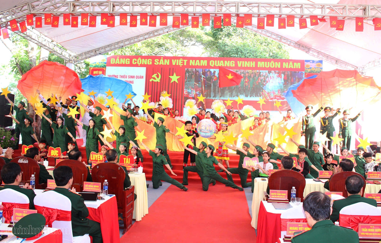 Lễ khai giảng đầu tiên của Trường Thiếu sinh quân miền Trung- Ảnh 3.
