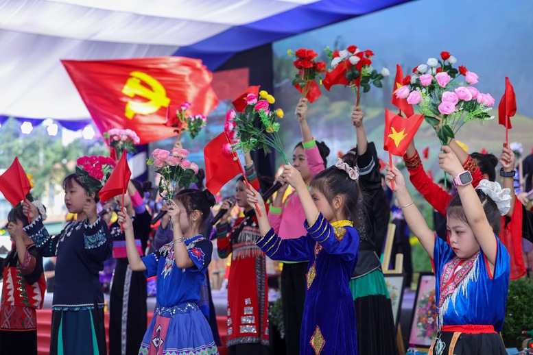 TỔNG THUẬT: Cả nước khai giảng năm học mới 2026-2027- Ảnh 25.