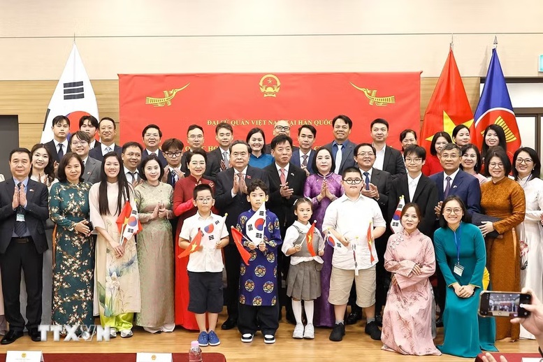 Chủ tịch Quốc hội Trần Thanh Mẫn gặp gỡ cộng đồng người Việt Nam tại Hàn Quốc- Ảnh 5.