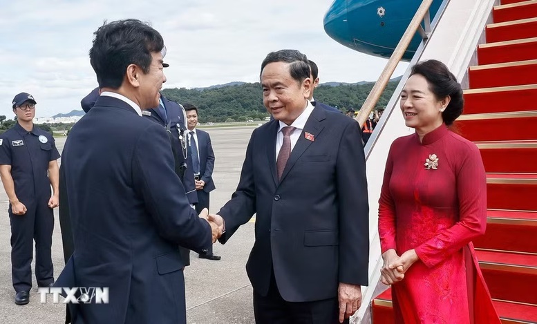 Chủ tịch Quốc hội Trần Thanh Mẫn và Phu nhân bắt đầu thăm chính thức Hàn Quốc- Ảnh 1.