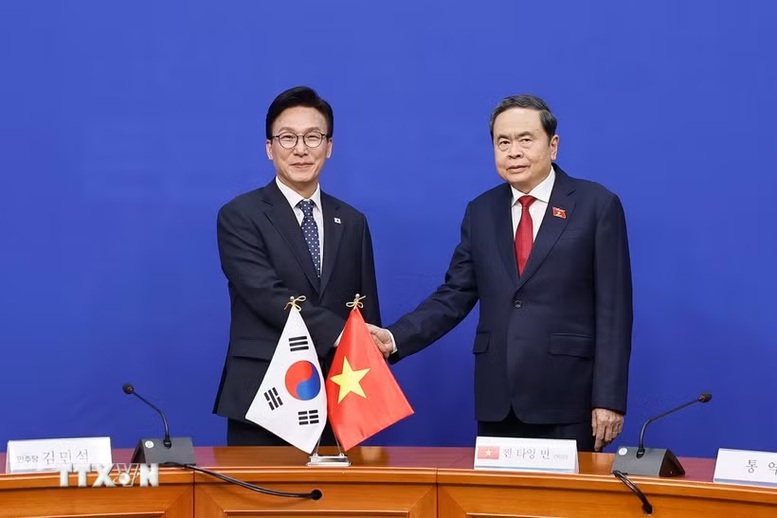 Chủ tịch Quốc hội Trần Thanh Mẫn tiếp Chủ tịch Đảng Dân chủ Đồng hành Hàn Quốc- Ảnh 1.