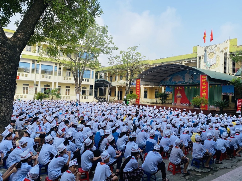 Hướng dẫn chính sách với hiệu trưởng, phó hiệu trưởng khi sắp xếp trường học- Ảnh 1.