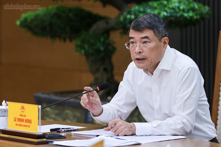 Thủ tướng: Kiểm soát chặt chẽ giá thành từ gốc với thuốc, thiết bị y tế; cương quyết loại bỏ mọi chi phí trung gian- Ảnh 2.
