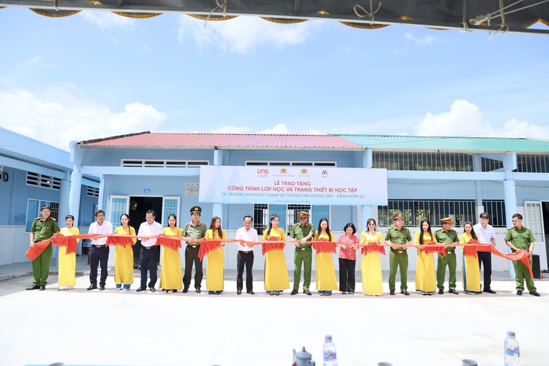 Hơn 12 tỷ đồng từ Quỹ Kiến tạo ước mơ tiếp sức an sinh, chắp cánh giáo dục tại Cà Mau và Điện Biên- Ảnh 5.