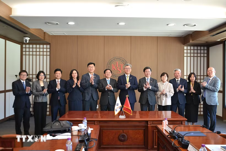 Phó Thủ tướng Hồ Quốc Dũng thăm và làm việc tại Viện Khoa học và Công nghệ Hàn Quốc- Ảnh 1.