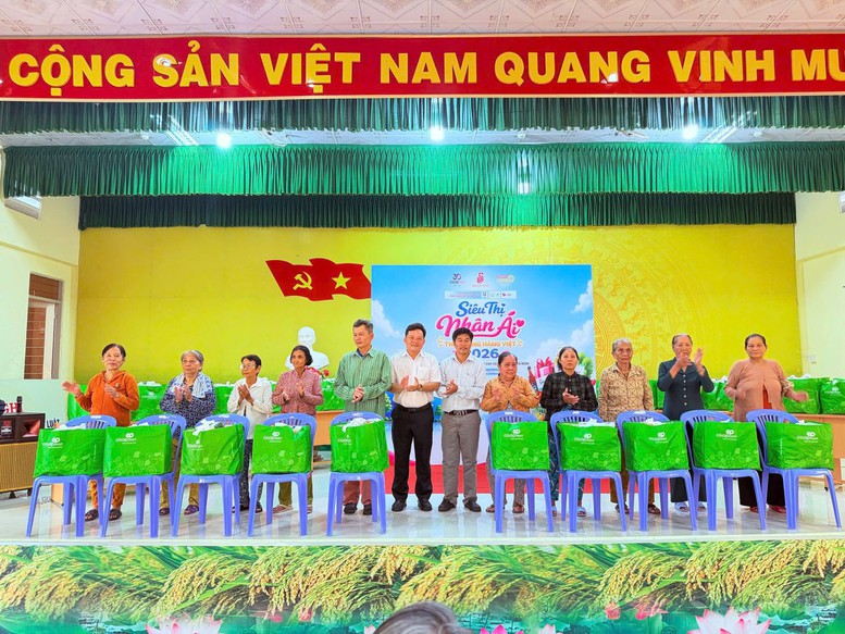 Saigon Co.op mang "Siêu thị 0 đồng" đến hơn 3.500 người dân khó khăn- Ảnh 1.