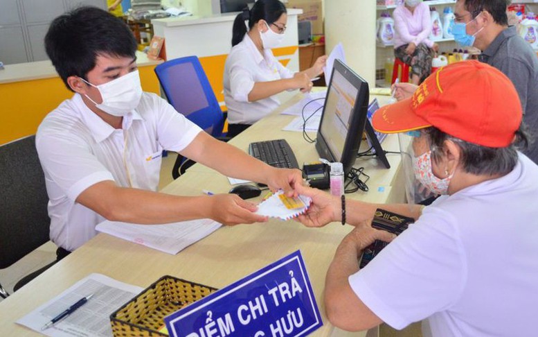 Đóng BHXH 20 năm, nên chốt để chờ hưu hay đóng tiếp?