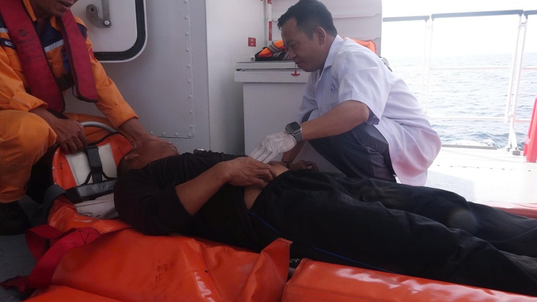 Cứu nạn khẩn cấp ngư dân bị đau ruột thừa trên vùng biển Đà Nẵng- Ảnh 4.