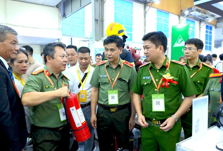 Hàng loạt công nghệ phòng cháy chữa cháy, cứu nạn hiện đại quy tụ tại Hà Nội- Ảnh 1.