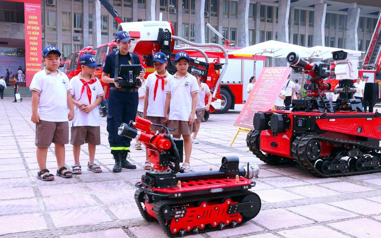 Hàng loạt công nghệ phòng cháy chữa cháy, cứu nạn hiện đại quy tụ tại Hà Nội