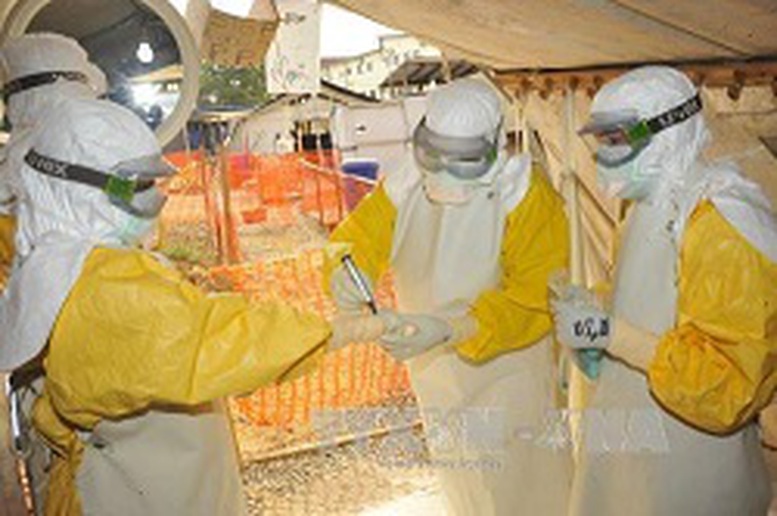 Một y tá Italy dương tính với virus Ebola