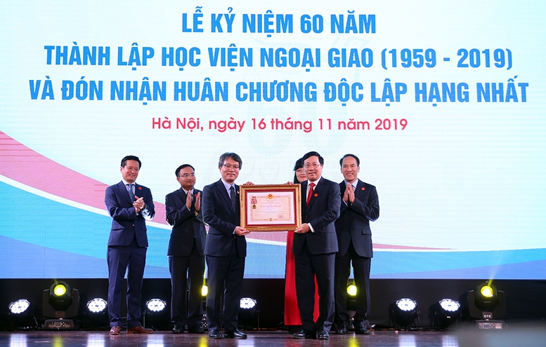 Học viện Ngoại giao đón nhận phần thưởng cao quý