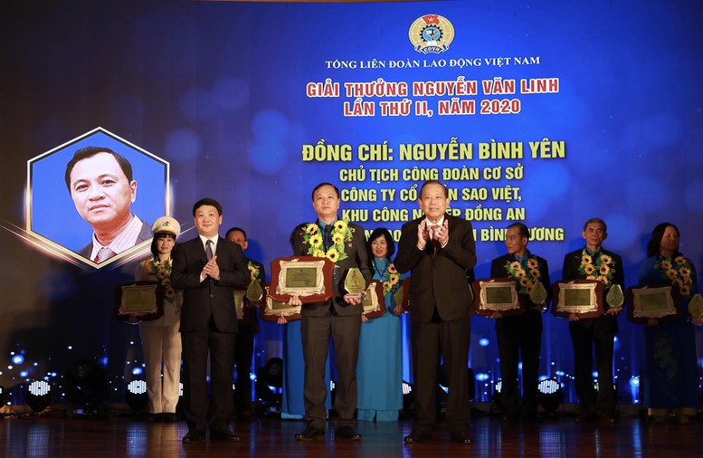 Trao Giải thưởng Nguyễn Văn Linh cho 10 cán bộ công đoàn xuất sắc