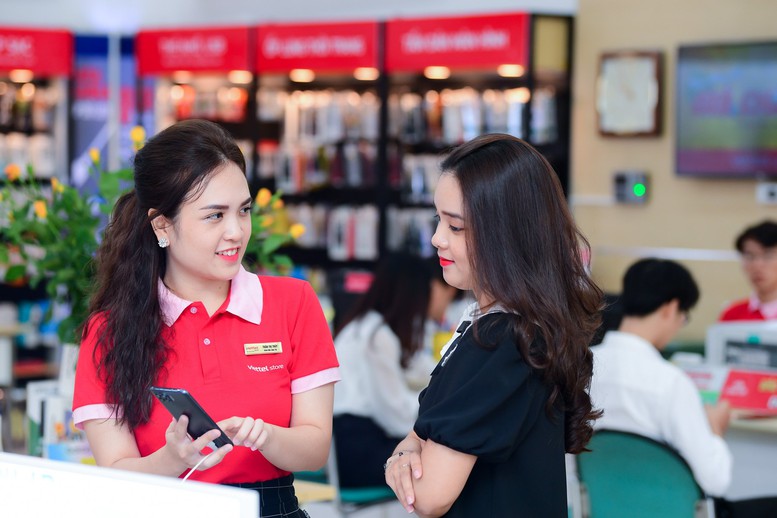 Chuyển đổi số giúp Viettel Store tăng gấp 3 lần bình quân thị trường