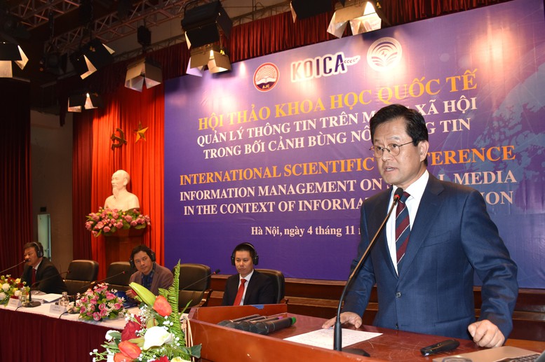 Quản lý thông tin trên mạng xã hội trong bối cảnh bùng nổ thông tin