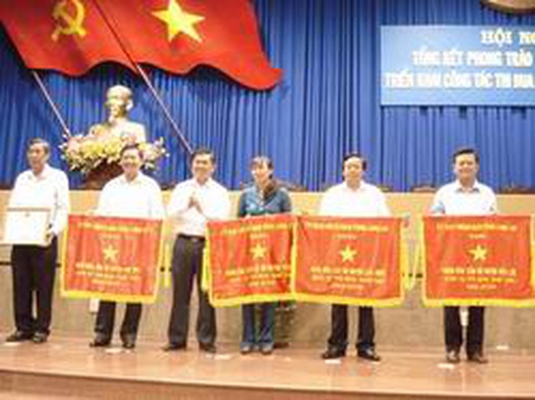 Quản lý, cấp phát hiện vật khen thưởng